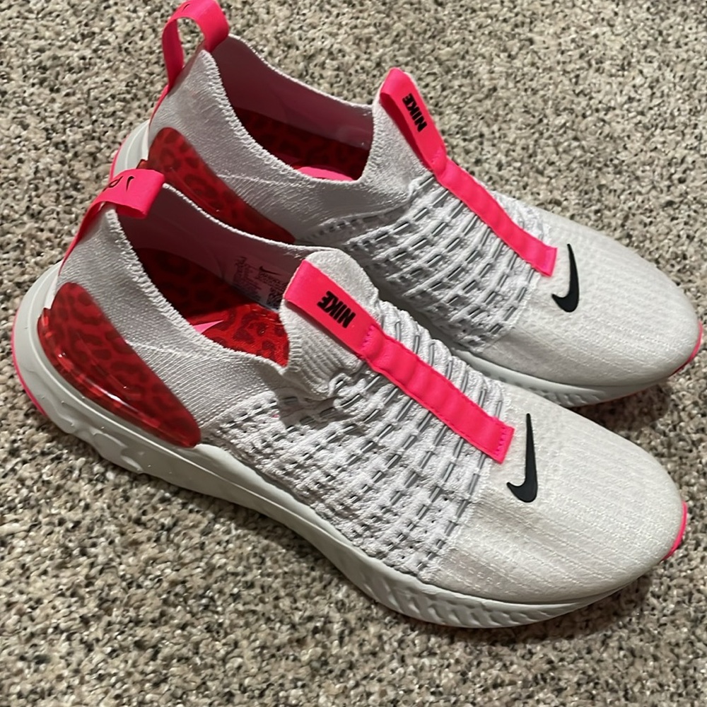 Nike Women's Phantom White and Hot Pink Athletic Shoes - Picture 2 of 7